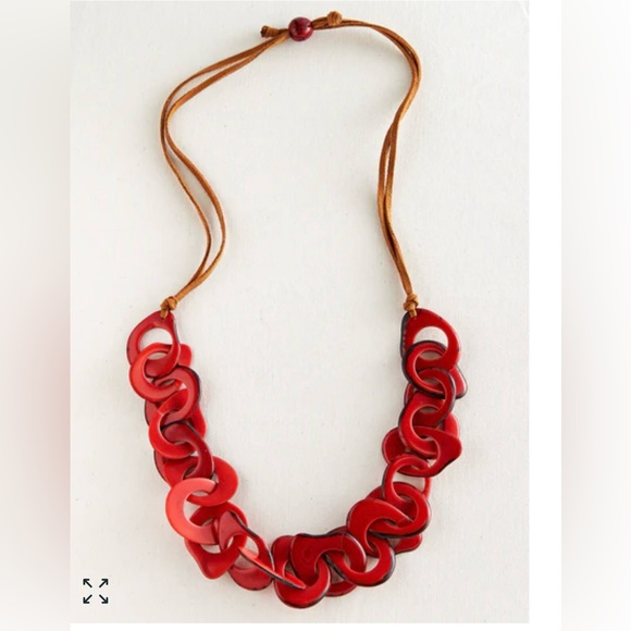 NEOT Petalura Red Necklace - Picture 5 of 5